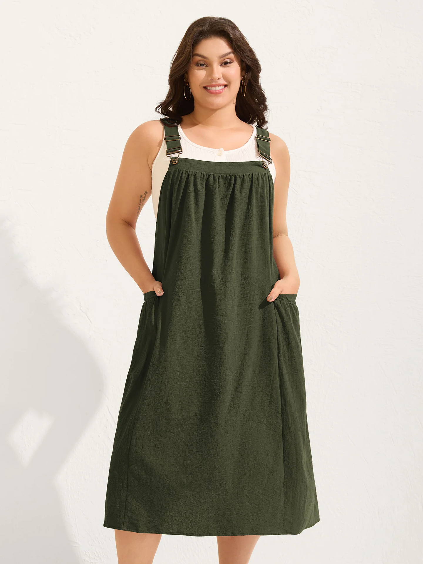 A loose-fitting overall dress that makes you look slimmer.