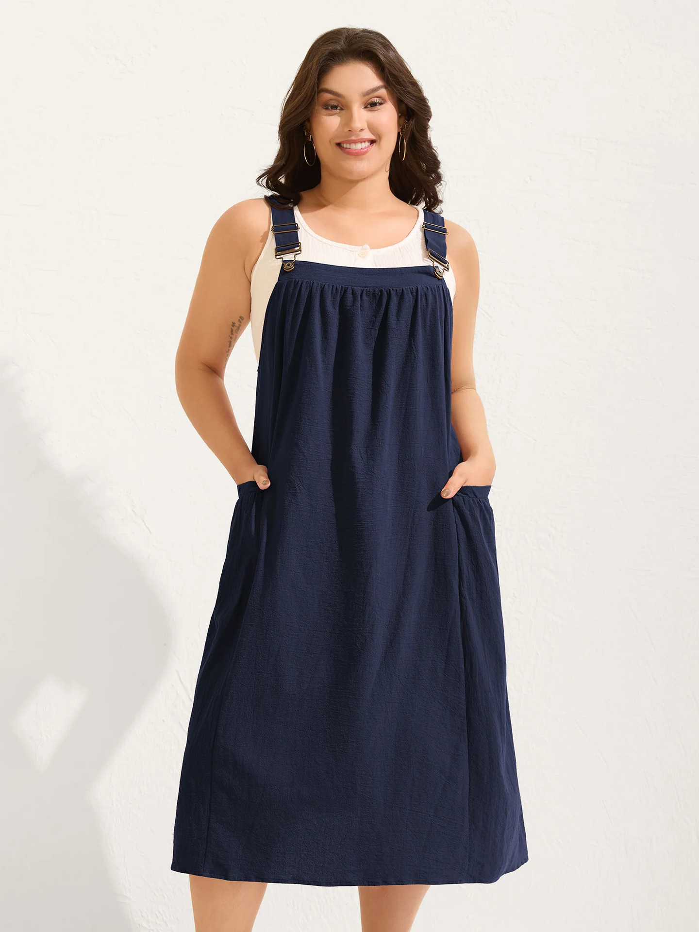 A loose-fitting overall dress that makes you look slimmer.