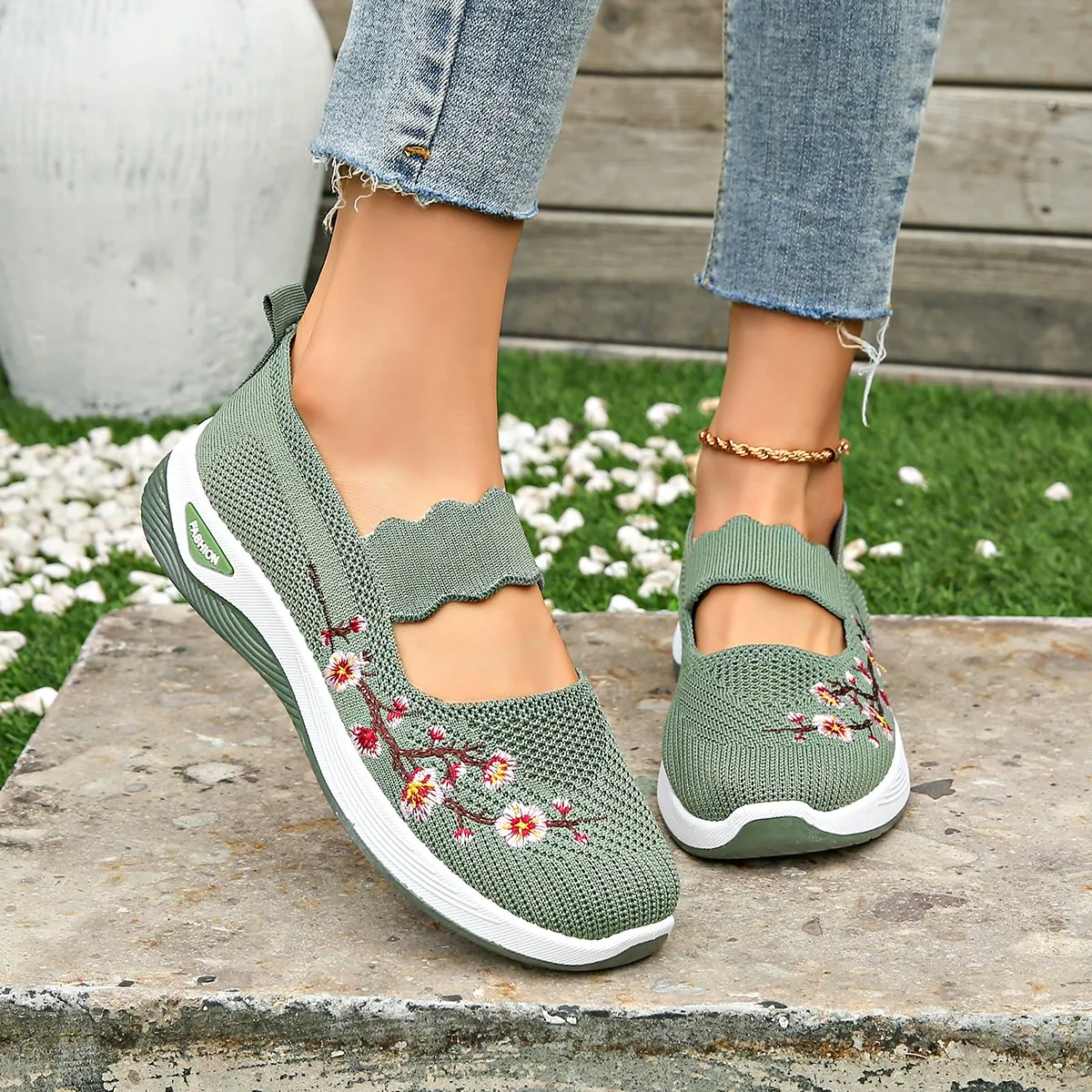  2026 New Women's comfortable breathable knitted sneakers
