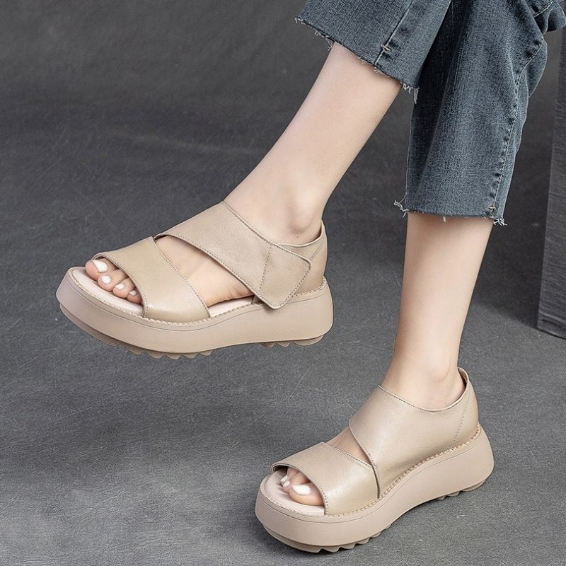 Retro Velcro women's sandals to relieve foot pain.