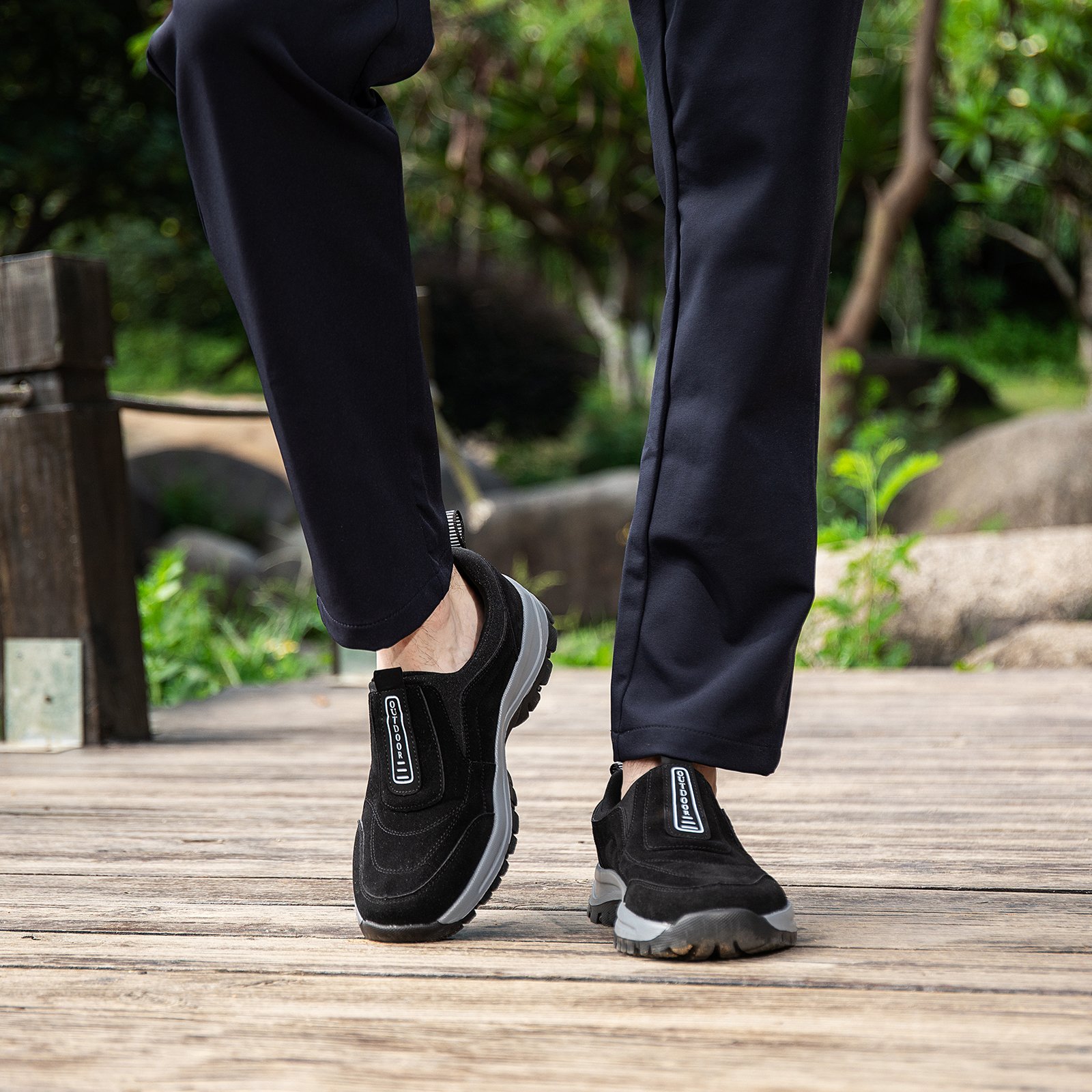 MEN'S EXTENDED WIDTH FOOT COMFORTABLE SNEAKERS WITH ARCH SUPPORT AND SHOCK ABSORPTION