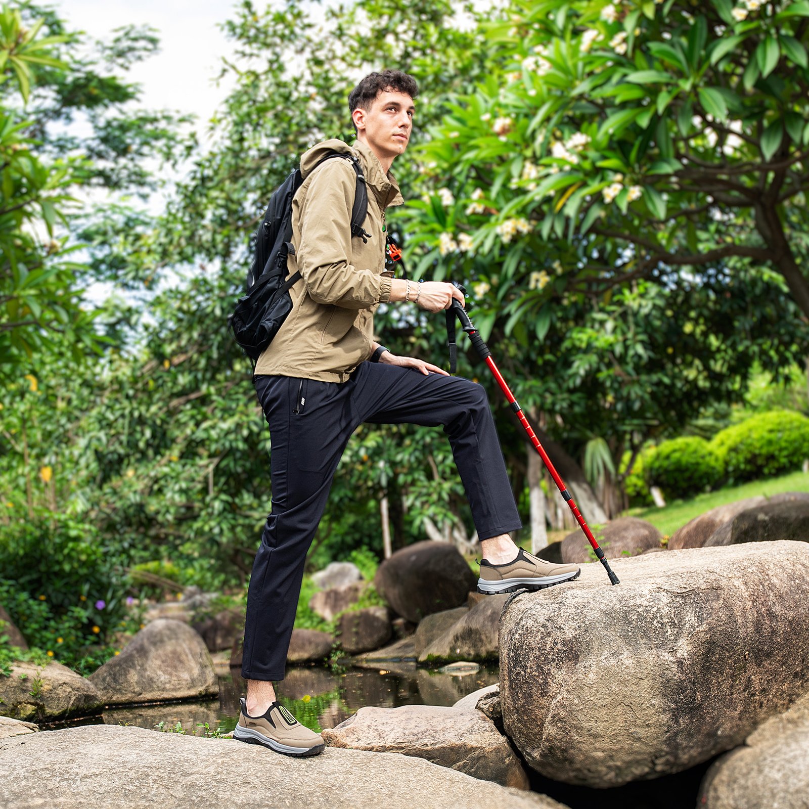 MEN'S EXTENDED WIDTH FOOT COMFORTABLE SNEAKERS WITH ARCH SUPPORT AND SHOCK ABSORPTION