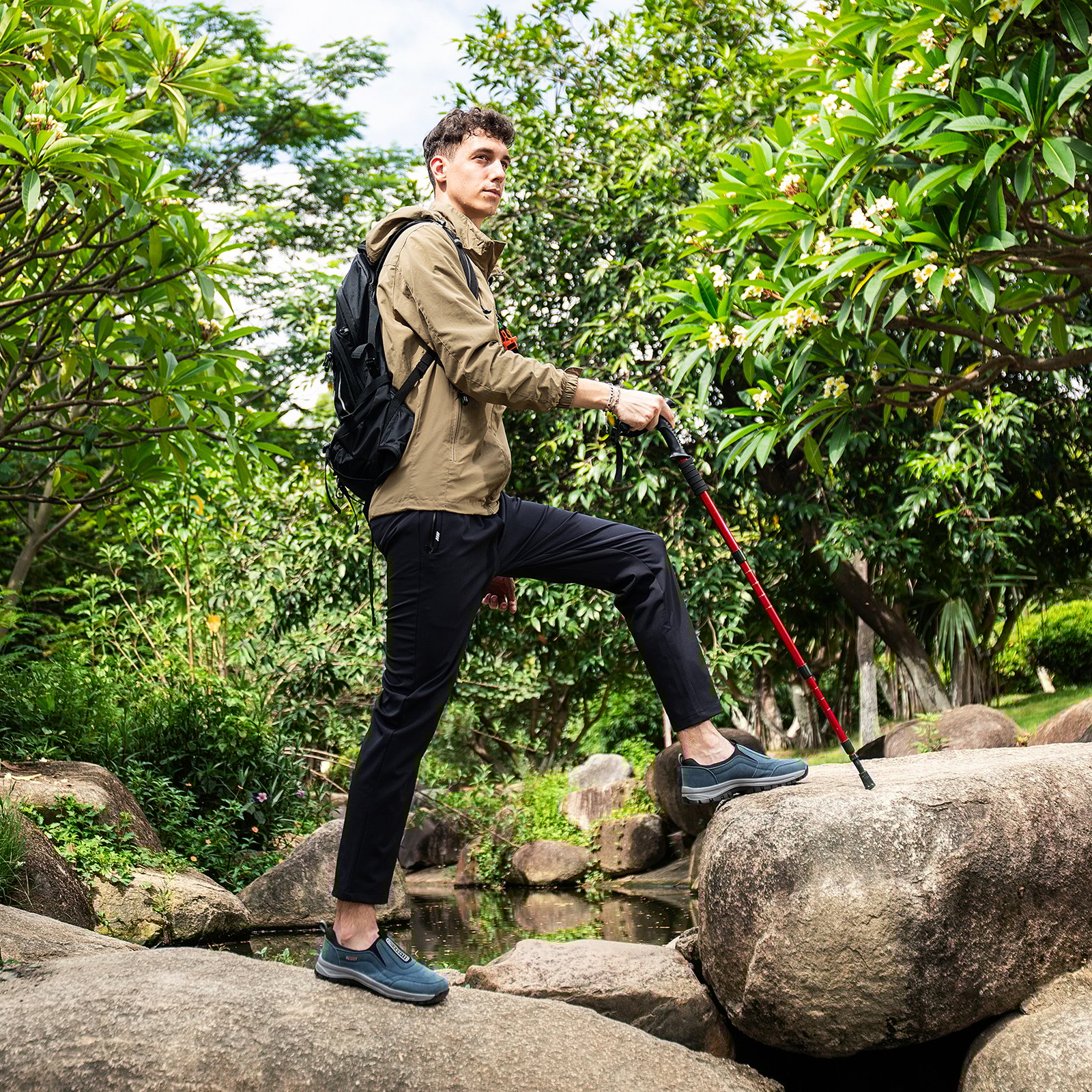 MEN'S EXTENDED WIDTH FOOT COMFORTABLE SNEAKERS WITH ARCH SUPPORT AND SHOCK ABSORPTION