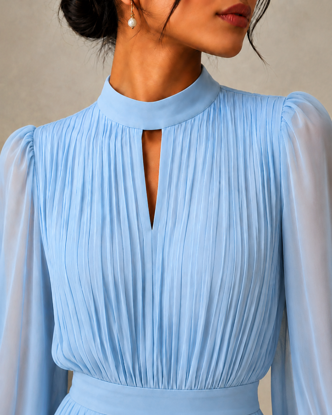 Keyhole neckline detail