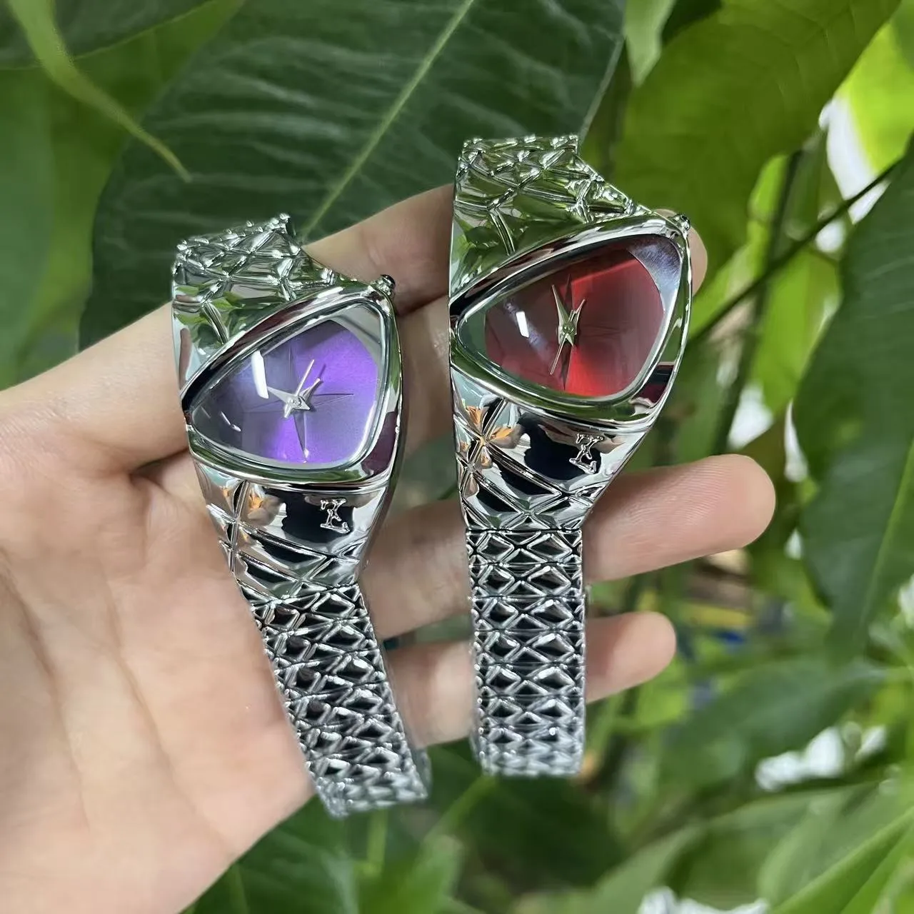 Alloy Strap Material Women's Quartz Watch With Alloy Strap And Butterfly Double Snap Buckle, Featuring Tempered Glass Mirror And Pointer Display