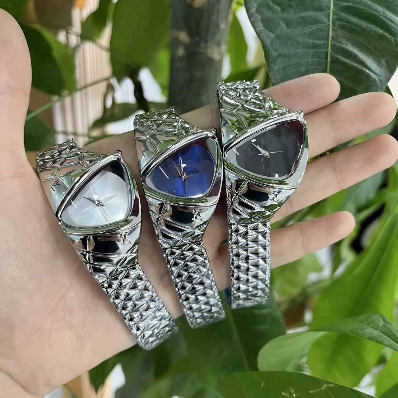 105g Weight Tempered Glass Mirror Material Women's Quartz Watch With Alloy Strap And Butterfly Double Snap Buckle, Featuring Tempered Glass Mirror And Pointer Display