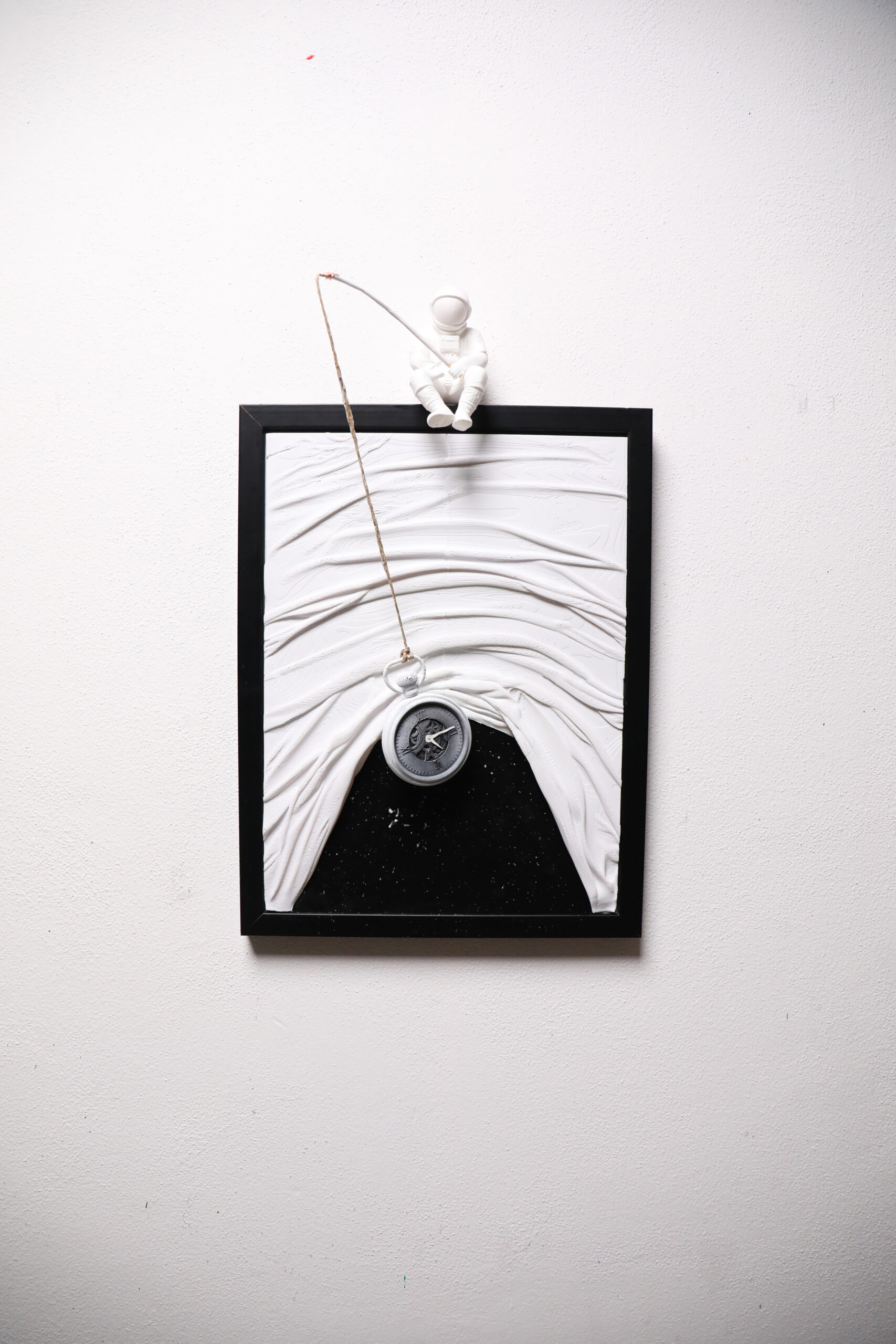 🚀 Astro Glow – Handcrafted Luminous Astronaut Figurine ✨