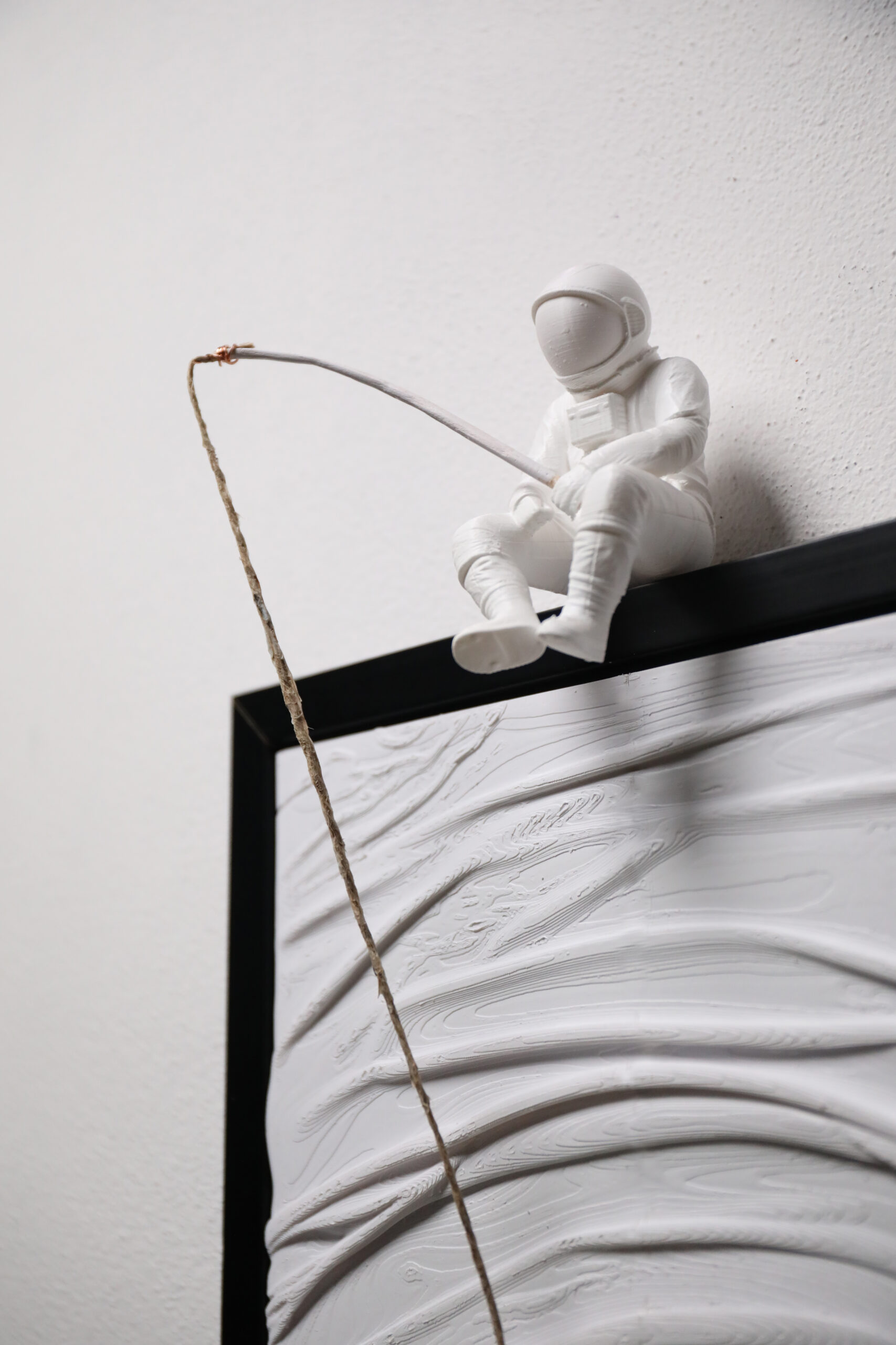 🚀 Astro Glow – Handcrafted Luminous Astronaut Figurine ✨