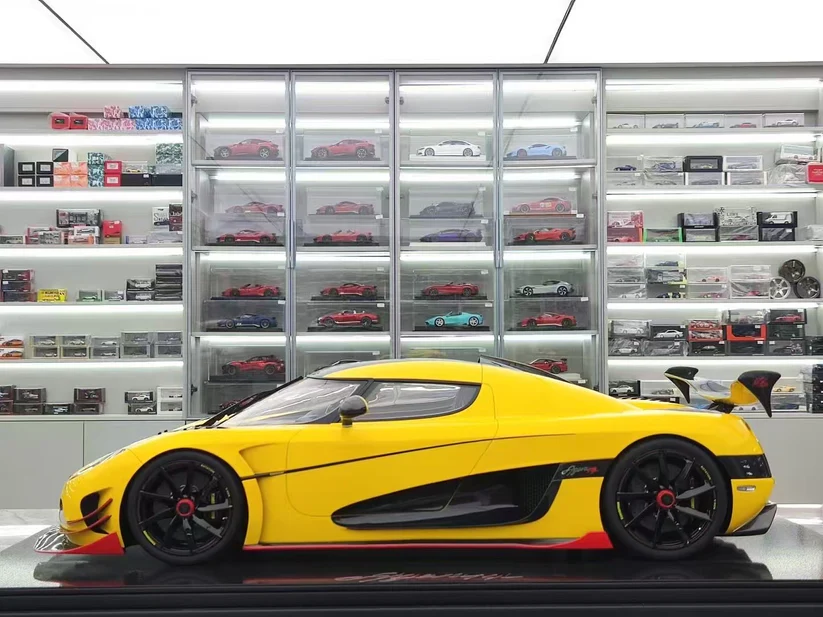 🏎️ 1:8 Scale Koenigsegg Collector Model