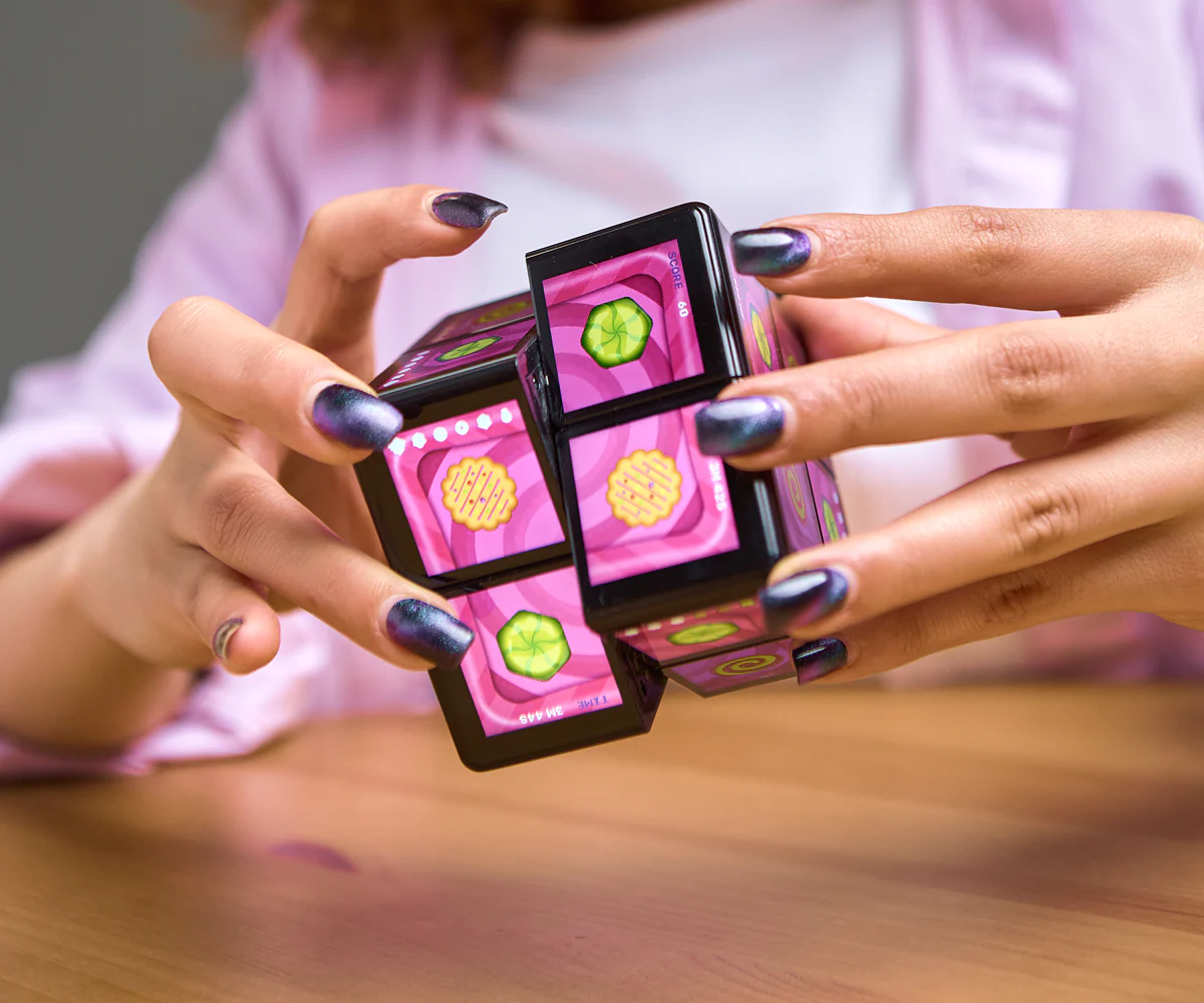 🧠 The Only Cube That Thinks & Plays Back The World’s First Interactive Puzzle Cube