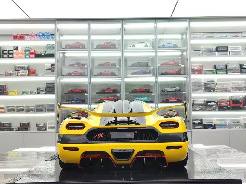 🏎️ 1:8 Scale Koenigsegg Collector Model