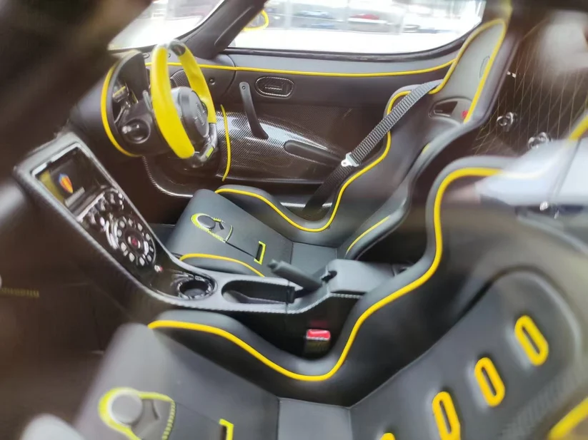 🏎️ 1:8 Scale Koenigsegg Collector Model