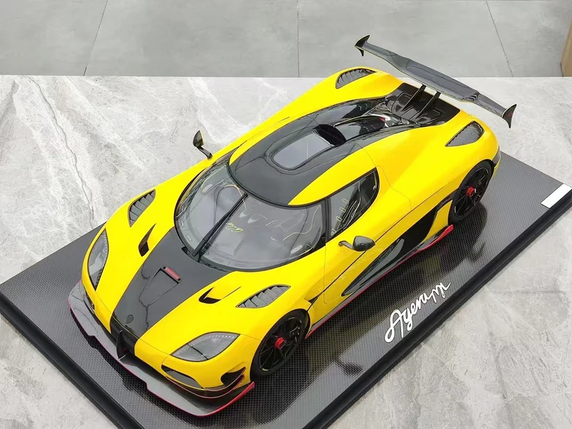 🏎️ 1:8 Scale Koenigsegg Collector Model