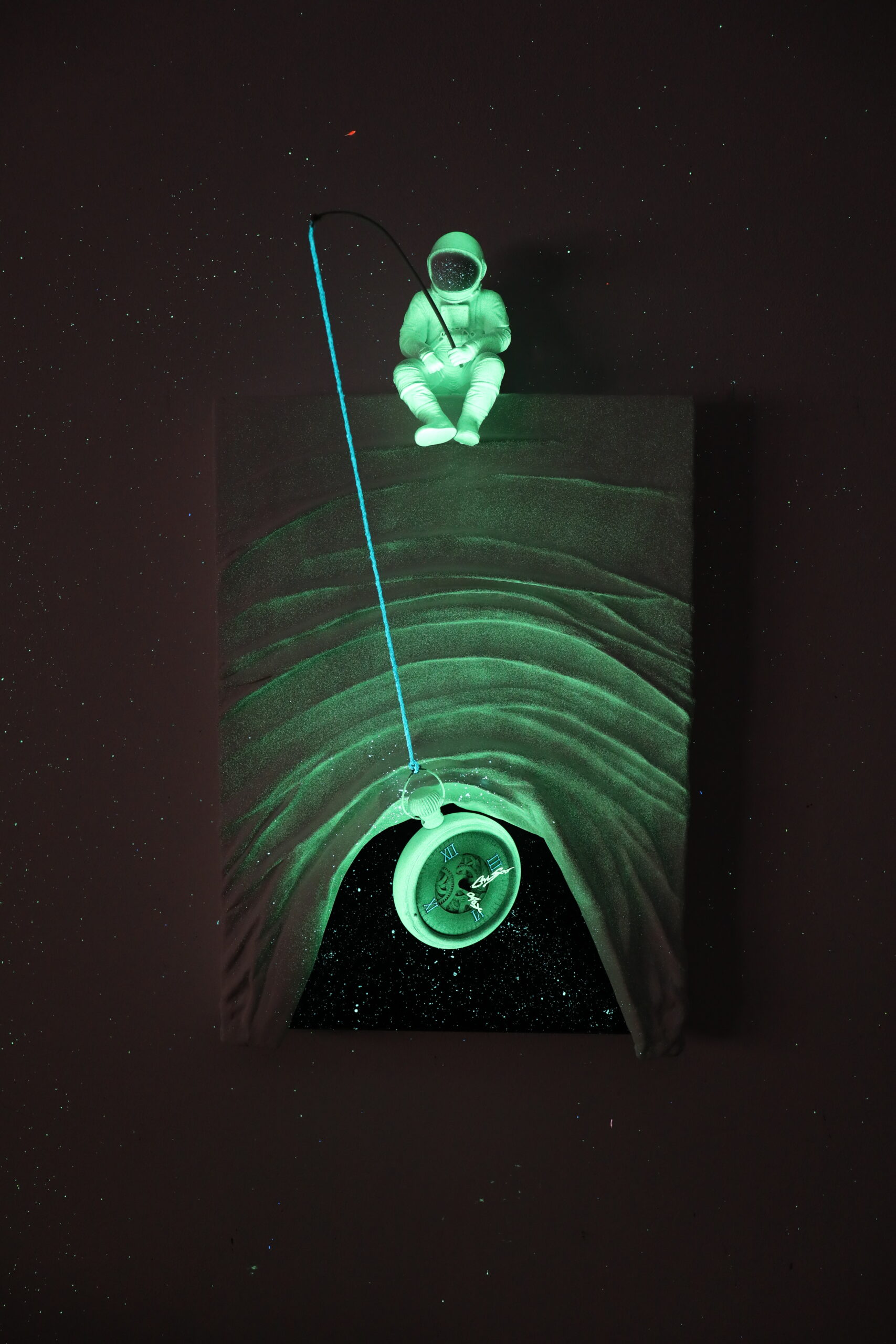 Luminous Astronaut Wall Clock ⏳👨‍🚀 Glow in Dark Time Art