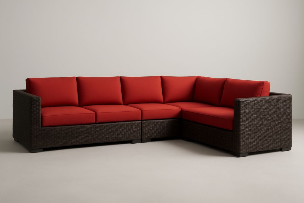 Canapé d'angle en osier brun avec coussins rouges-stylonesto