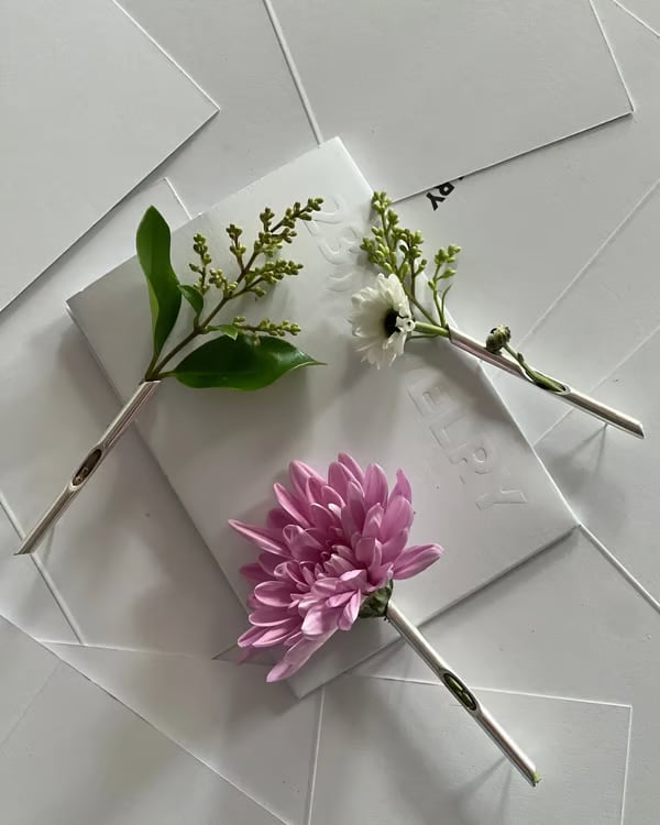 🎁A Kind Brooch - Every bloom tells a different story🌷