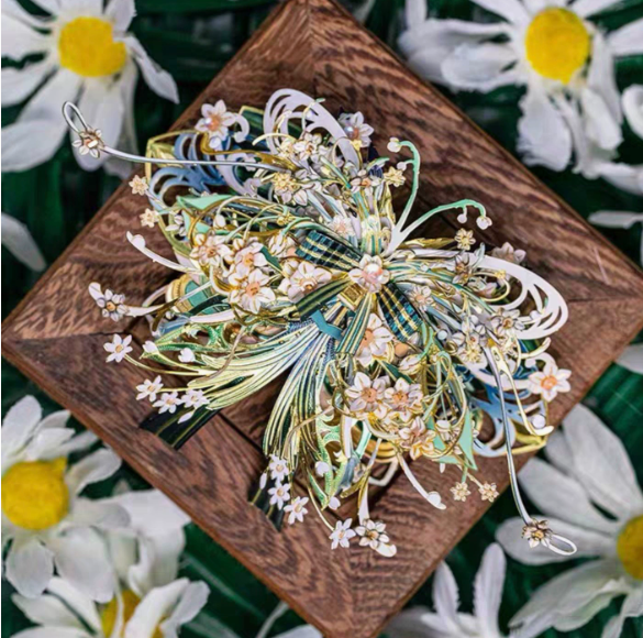 "Stop giving your girlfriend or friends just lipsticks and bags for gifts! Why not give a heartfelt, self-made DIY gift instead? 💯"