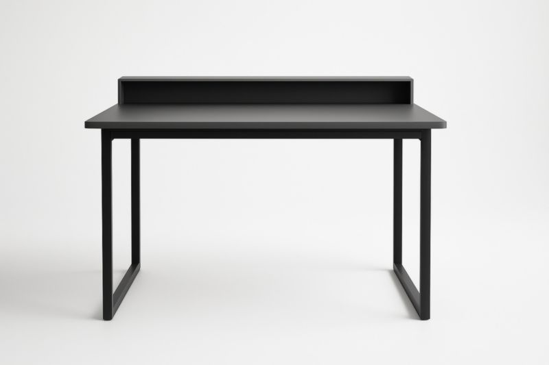 Bureau en métal noir avec étagère intégrée