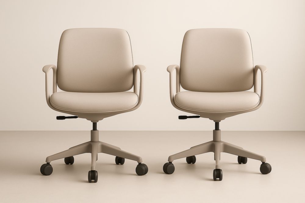 Chaises de bureau pivotantes en cuir synthétique beige