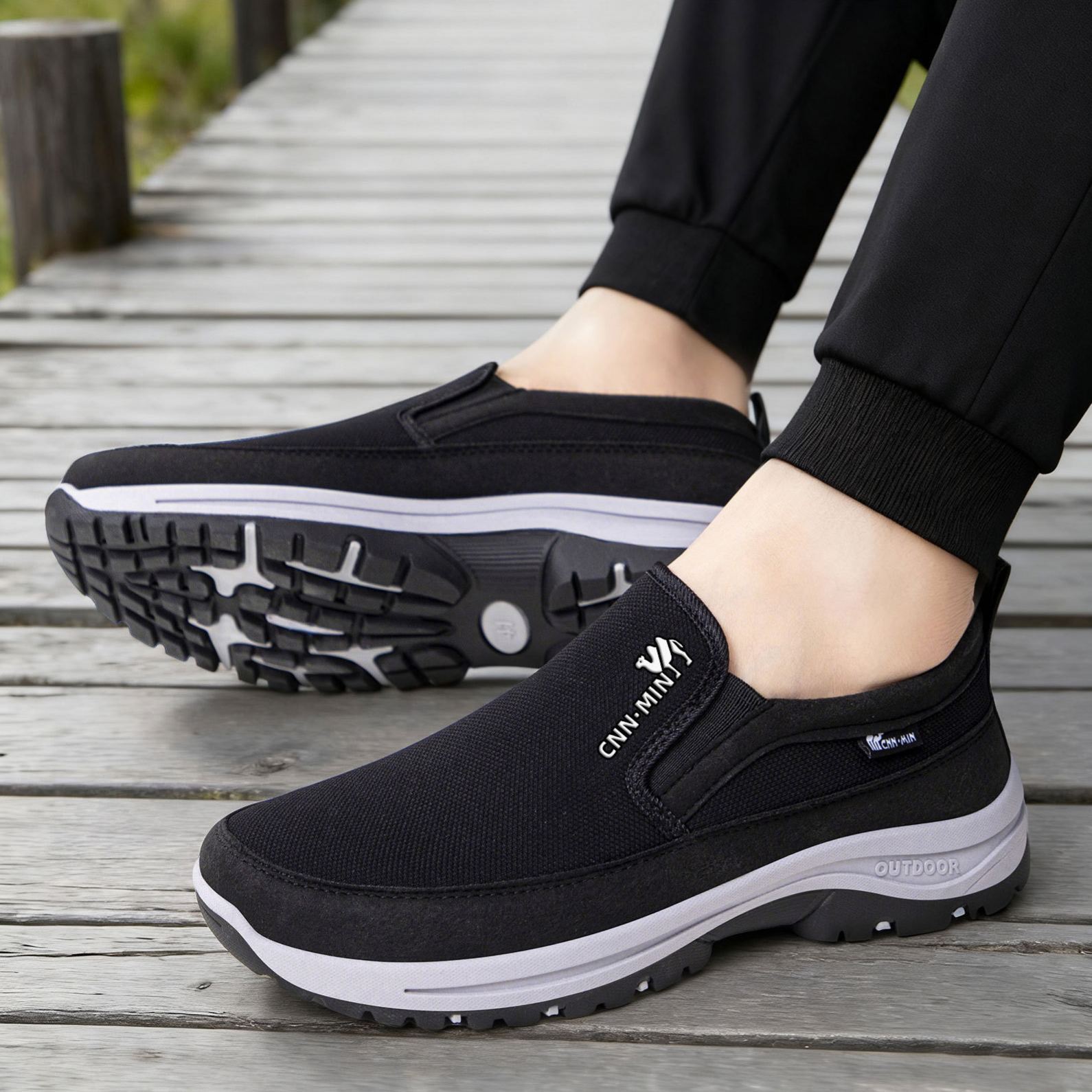 Atmungsaktive, leichte und bequeme Slip-on-Gehschuhe für Herren mit weicher Sohle