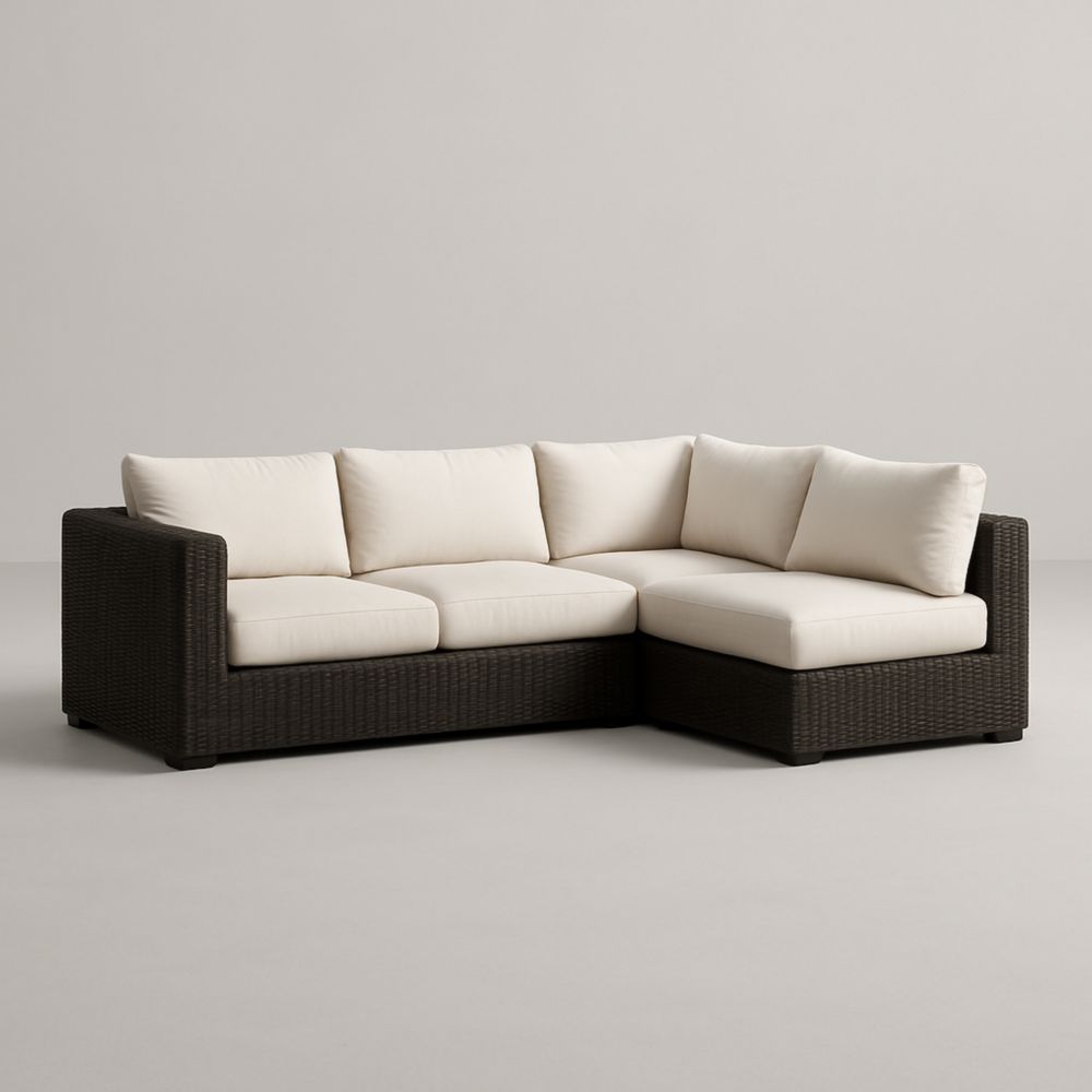 Canapé d'angle en résine tressée marron avec coussins blancs-Roomnookco