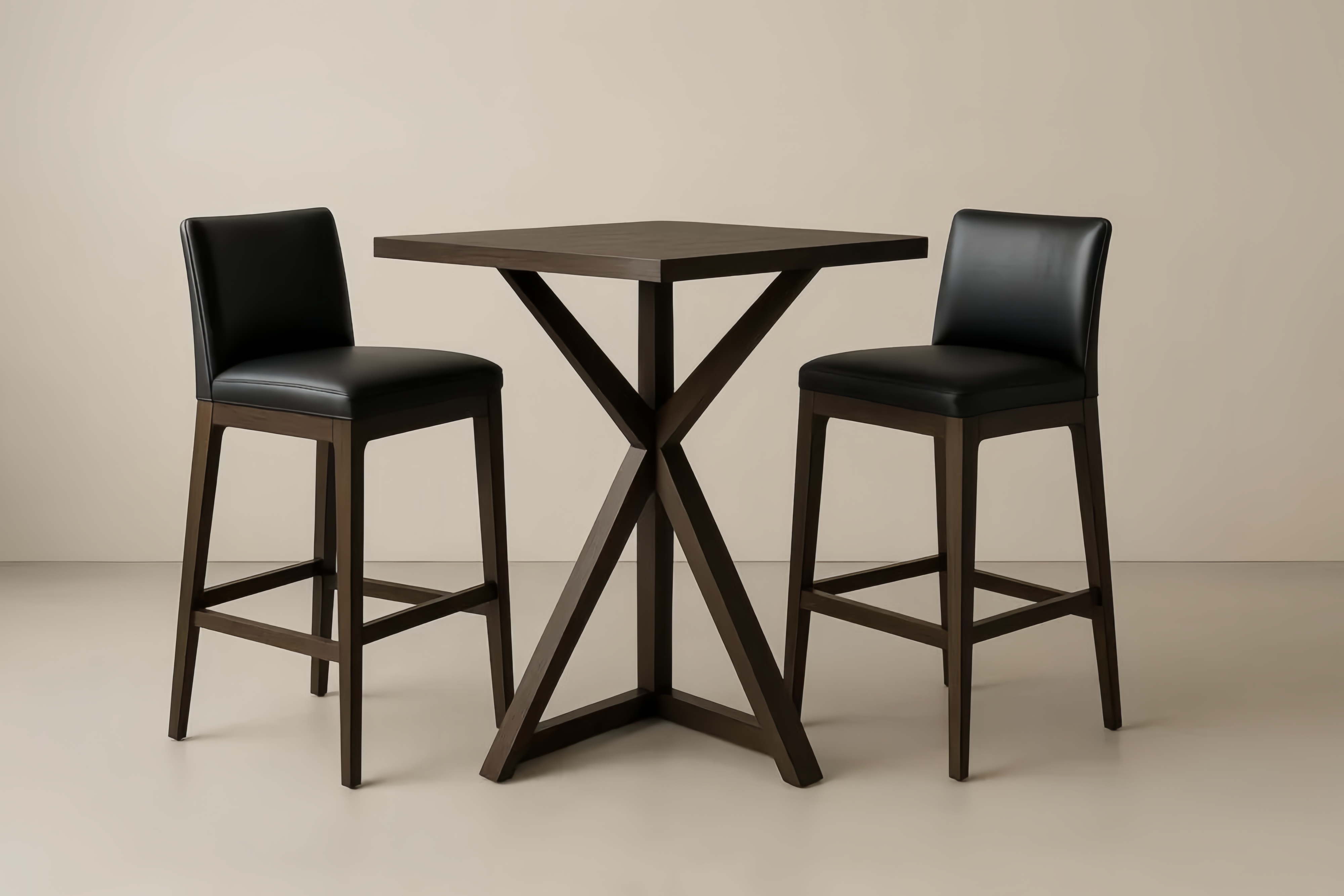 Table haute carrée en bois massif et tabourets en cuir synthétique