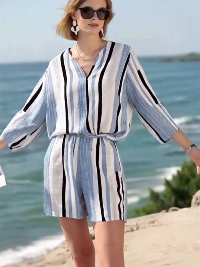 Set mit lockeren, gestreiften Shorts für den Urlaub