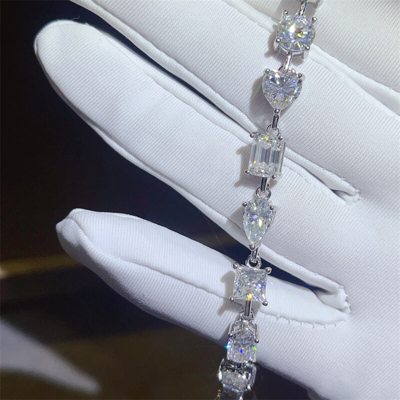 The Radiant Stream| S925 Silver Moissanite Bangle