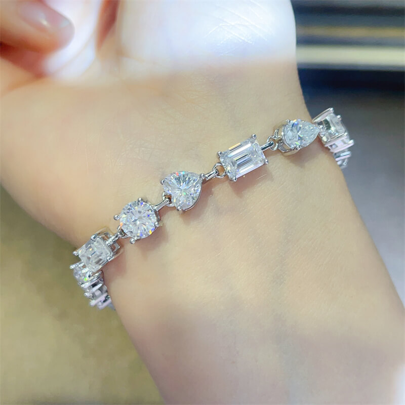 The Radiant Stream| S925 Silver Moissanite Bangle