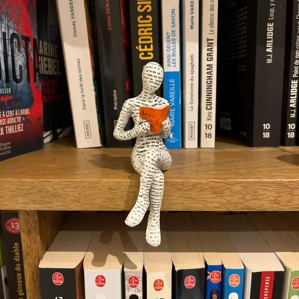 🔥Last Day 49% OFF - Mini Resin Reading Statue – Abstract Thinker Sculpture for Shelf, Desk or Book Nook Decor - Cross-legged