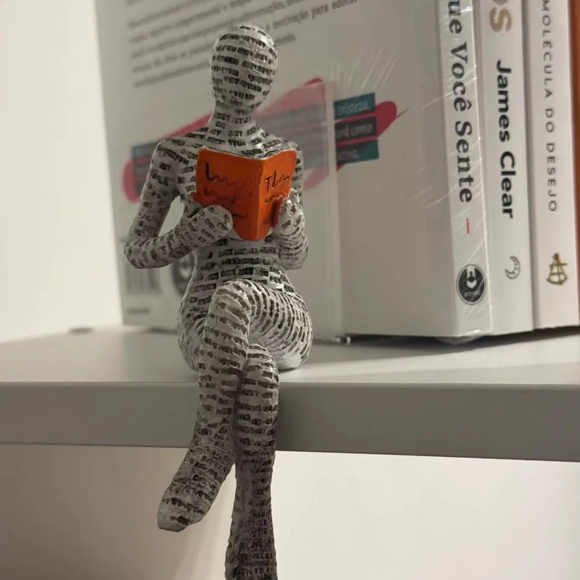 🔥Last Day 49% OFF - Mini Resin Reading Statue – Abstract Thinker Sculpture for Shelf, Desk or Book Nook Decor - Cross-legged