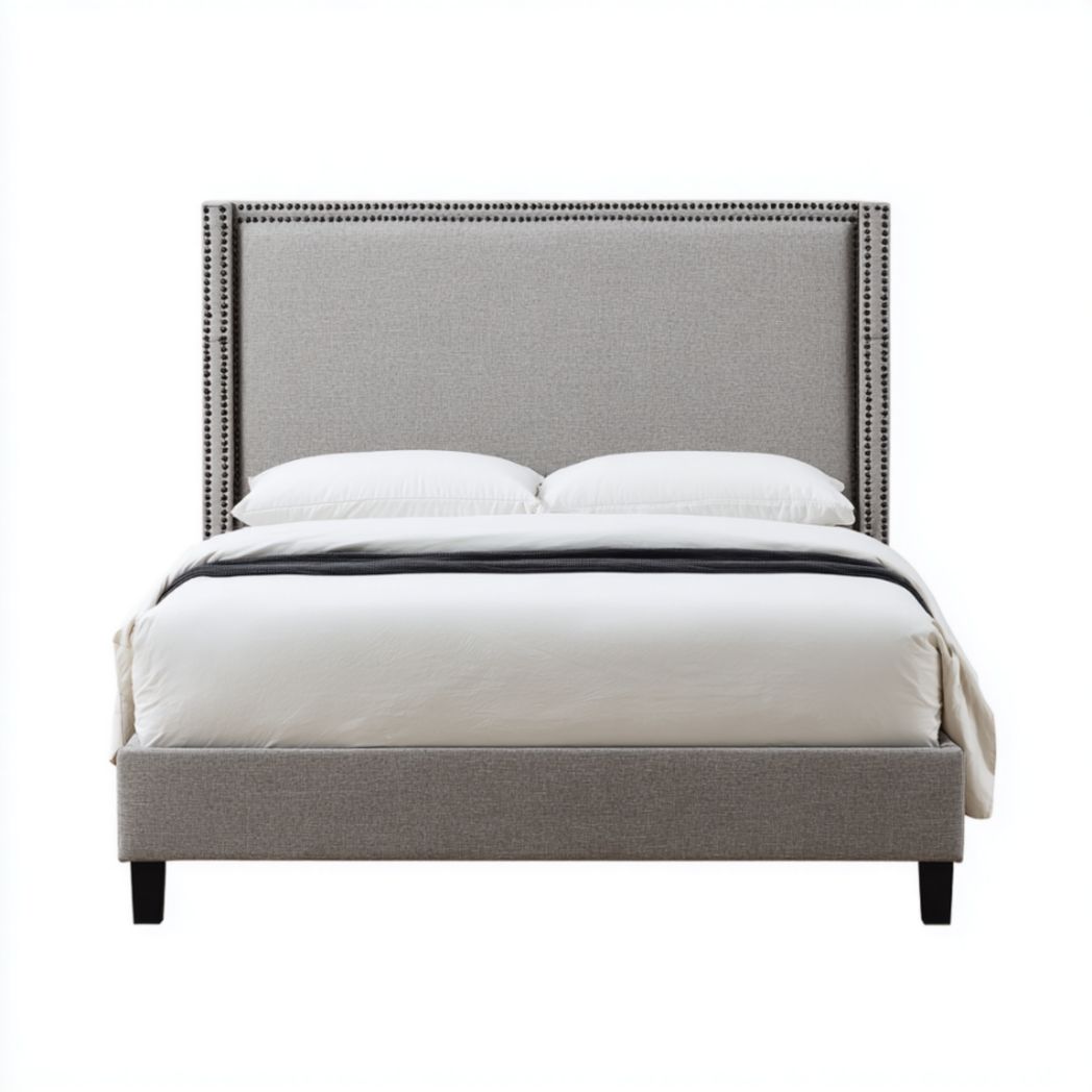 Lit Double Rembourré en Tissu Gris avec Tête de Lit à Clous Métalliques-Qualityfurniturecr