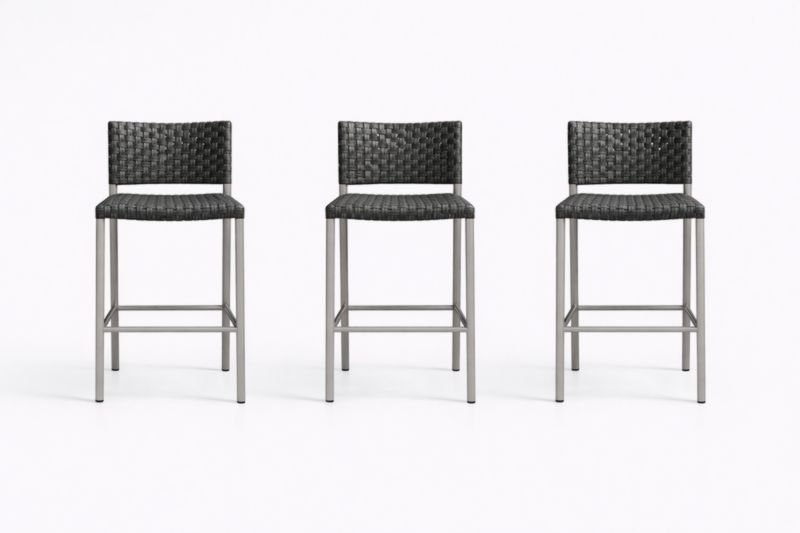 Set di 3 sgabelli alti in metallo con tessuto intrecciato nero