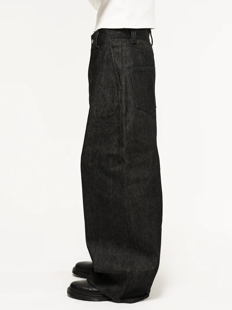 JAPANESE SELVEDGE  CURVED-LEGS JEANS