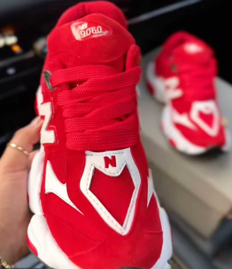 Scarpe New Balance 9060 - Edizione Speciale Red