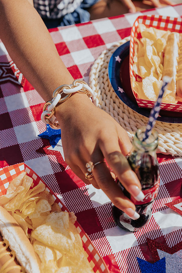 Chic On Command Link Bracelet In White-Beginning Fashion