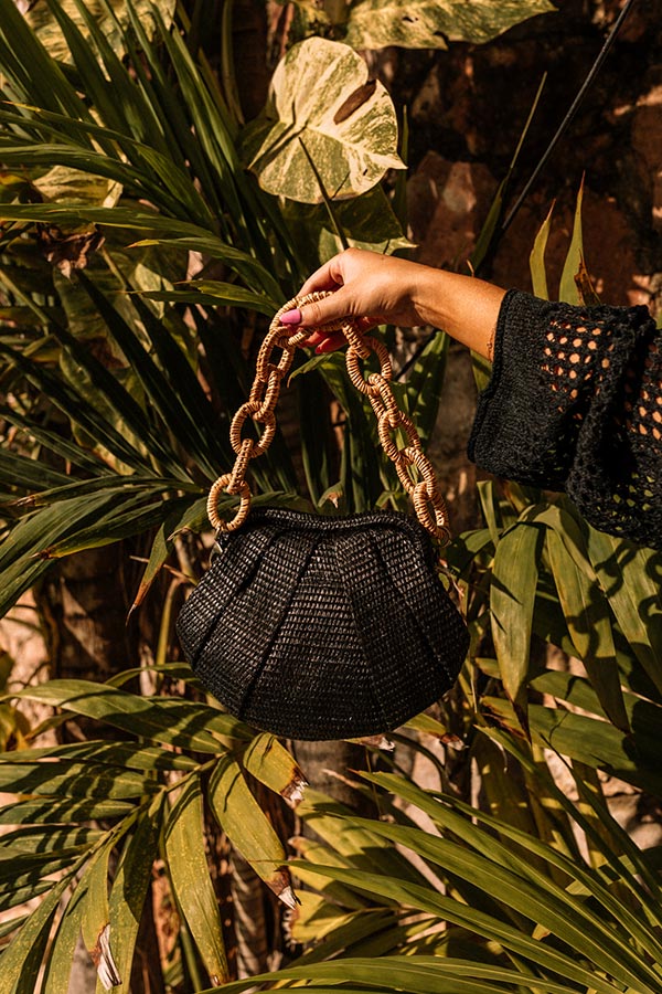 Barrier Reef Woven Purse In Black-Beginning Fashion