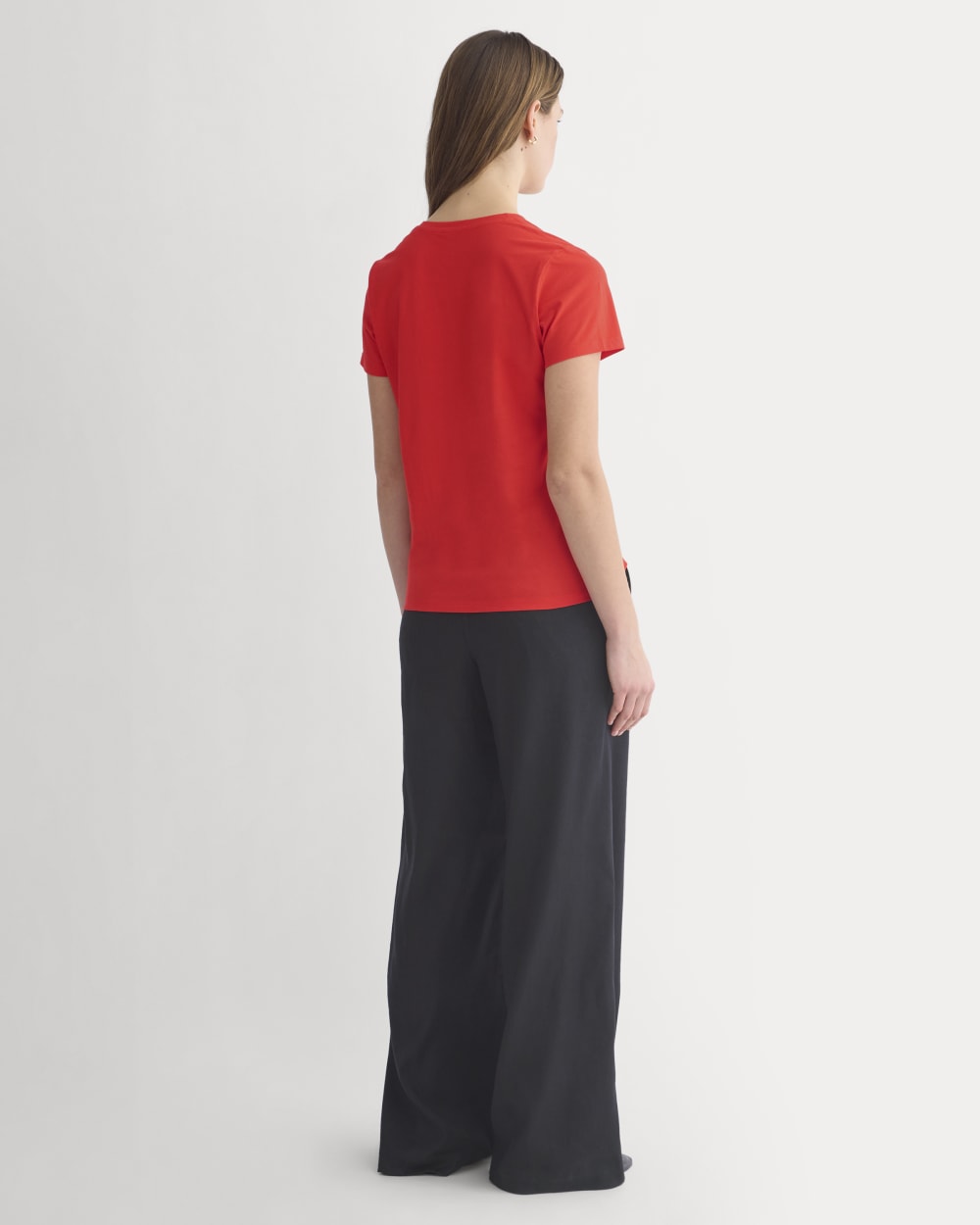 The Slim V-Neck Tee in Essential Cotton | Fiery Red-styoma