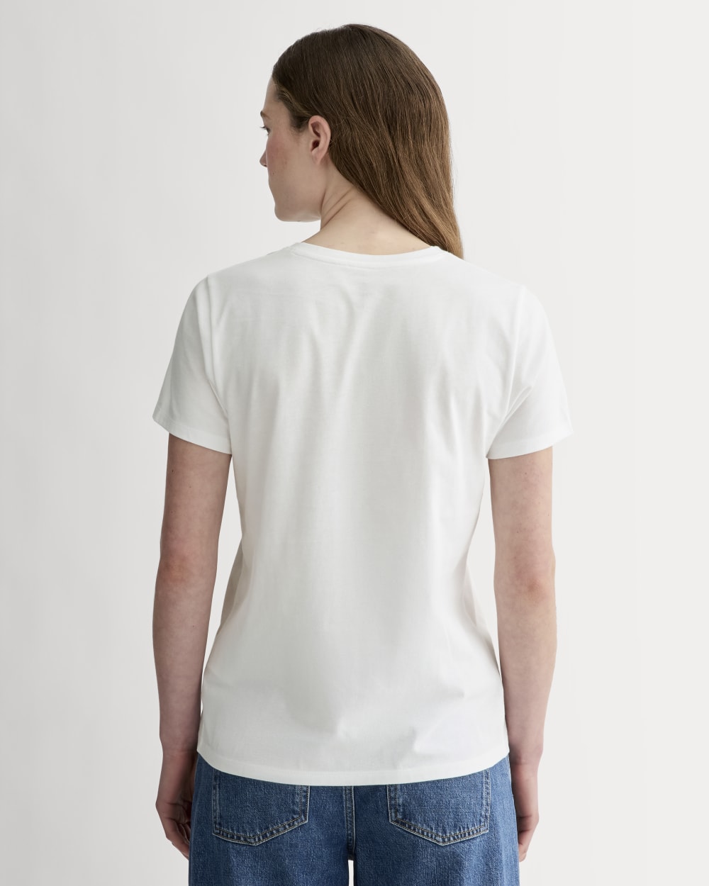 The Slim V-Neck Tee in Essential Cotton | White-styoma