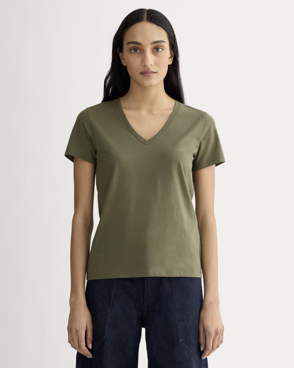 The Slim V-Neck Tee in Essential Cotton | Kalamata-styoma