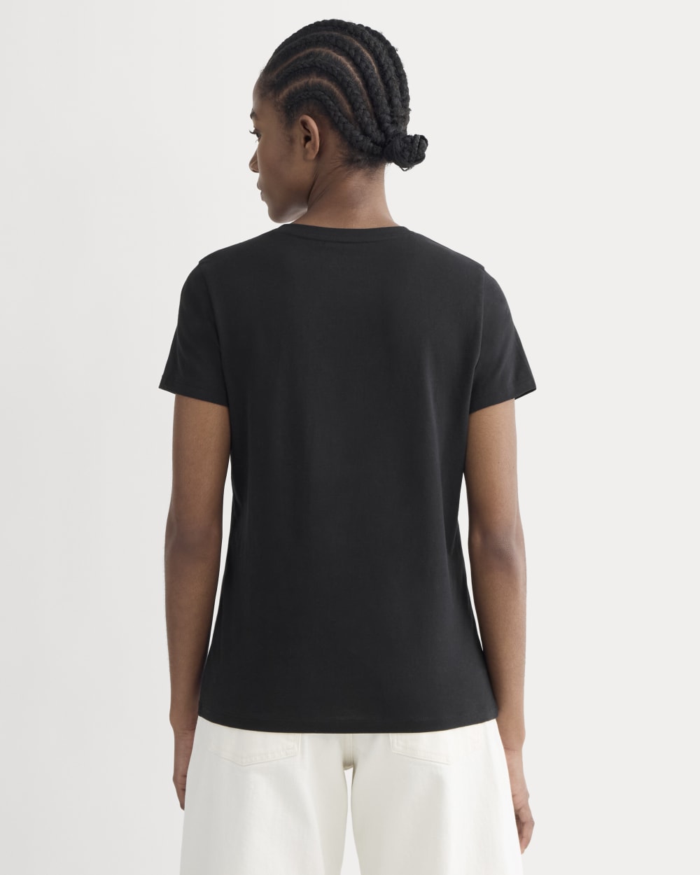 The Slim V-Neck Tee in Essential Cotton | Black-styoma