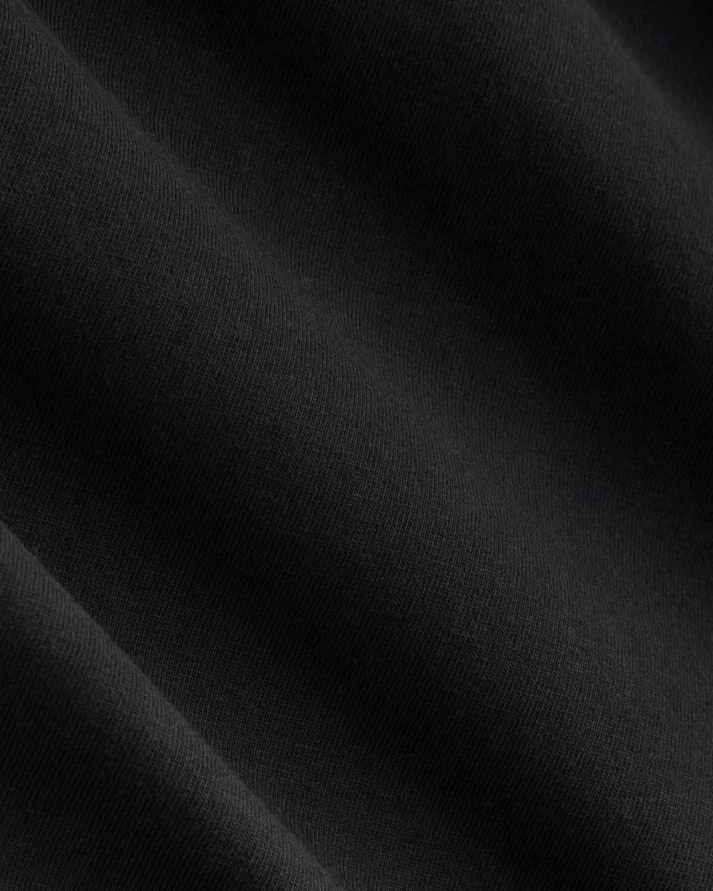 The Slim V-Neck Tee in Essential Cotton | Black-styoma