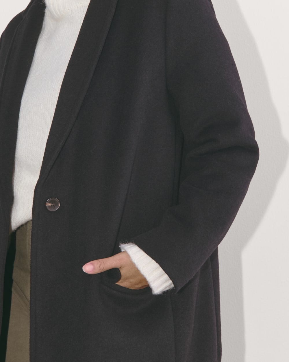 The Topcoat in Wool | Black-styoma