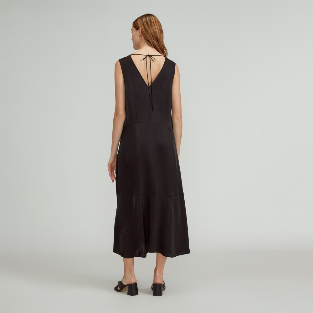 The Satin V-Neck Maxi Dress | Black-styoma
