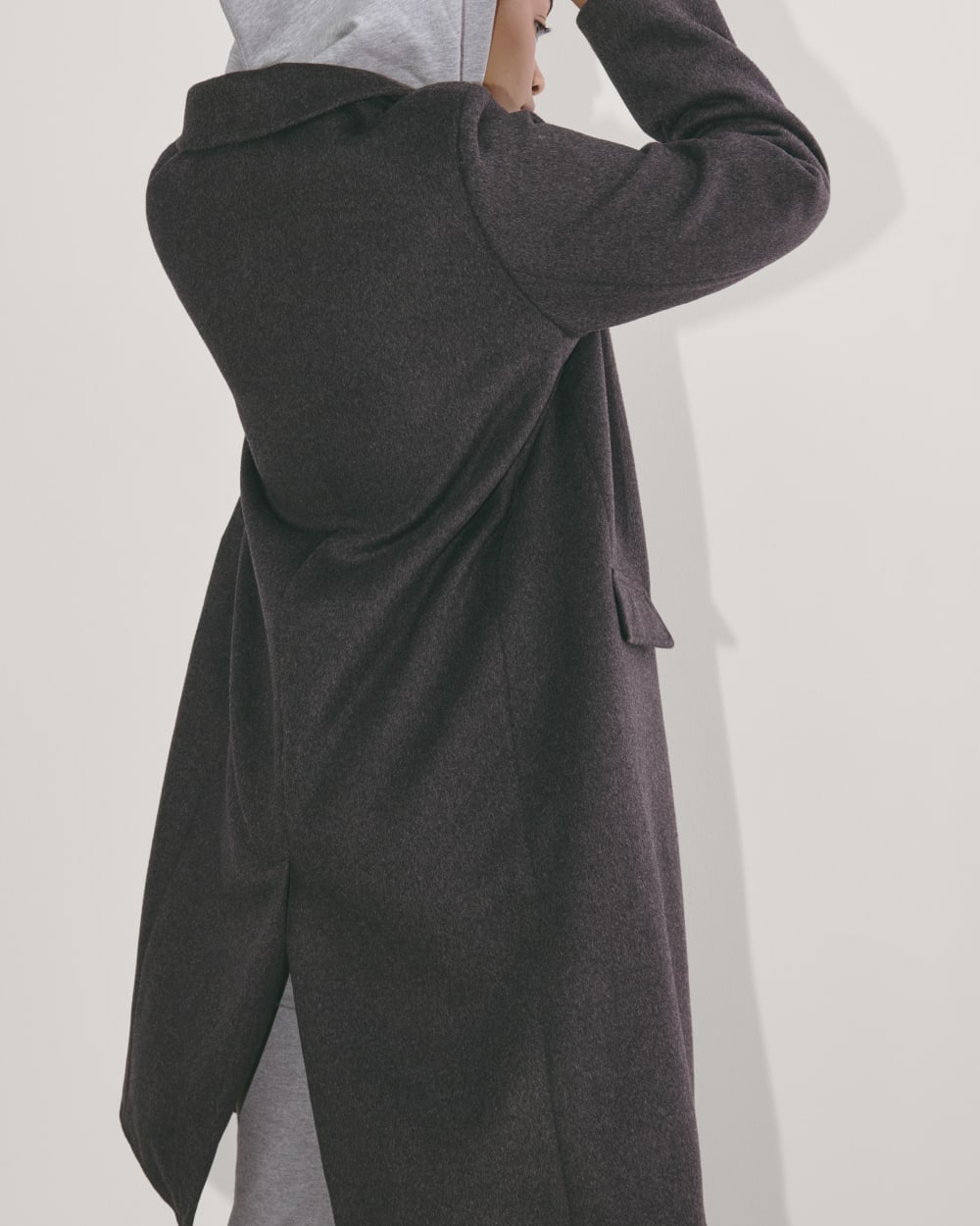 The Topcoat in Wool | Dark Charcoal Melange-styoma