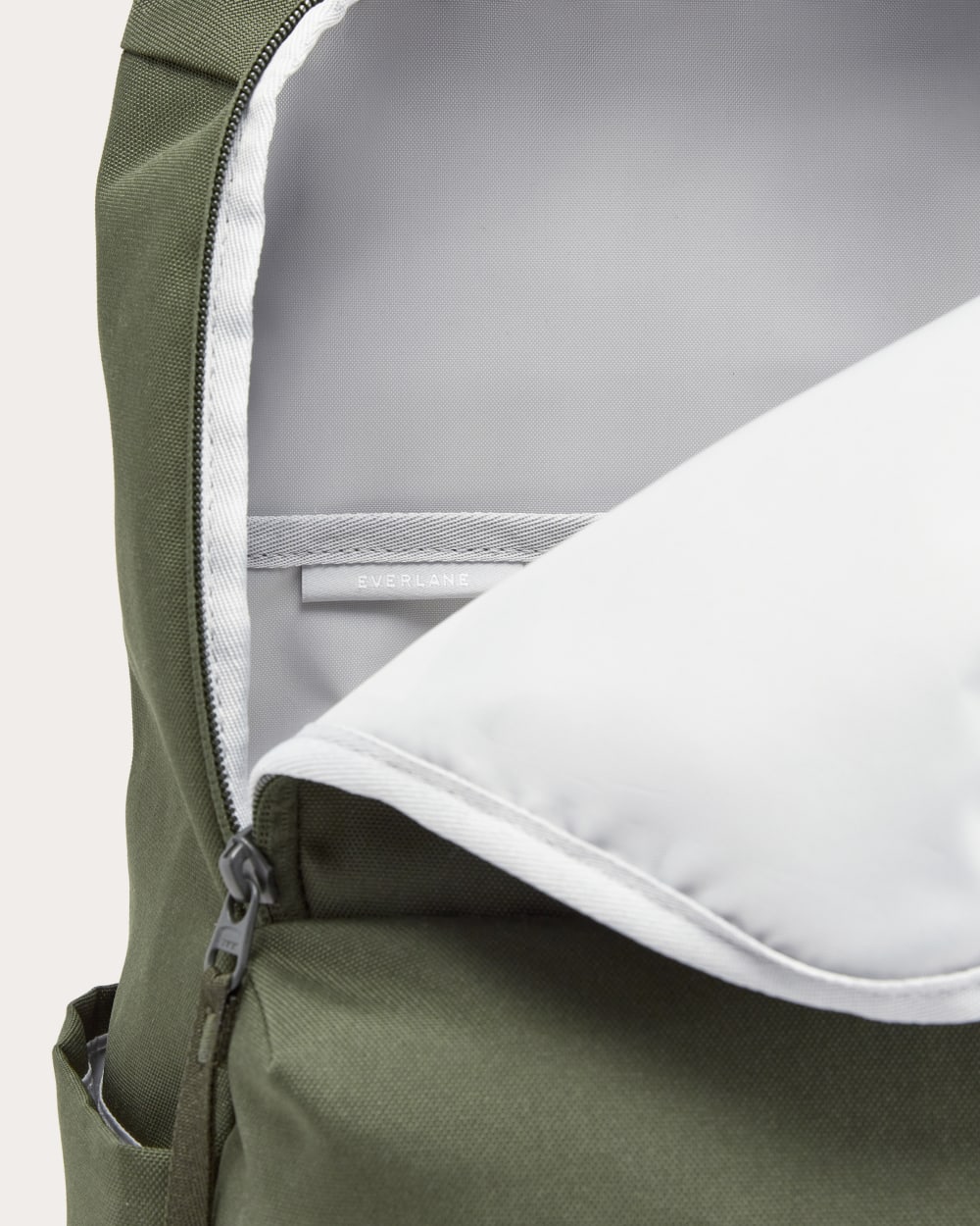 The ReNew Transit Backpack | Dark Forest-styoma