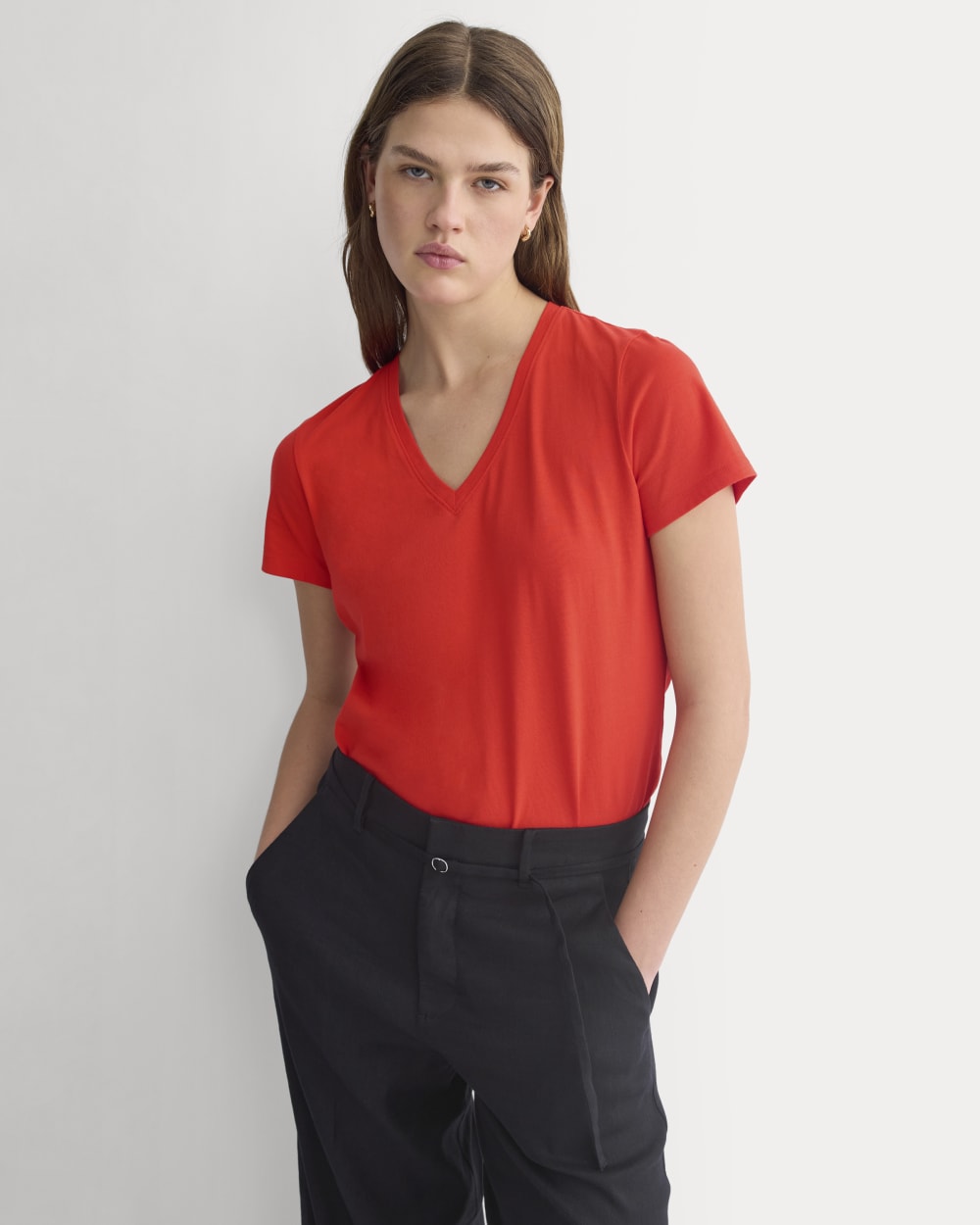 The Slim V-Neck Tee in Essential Cotton | Fiery Red-styoma
