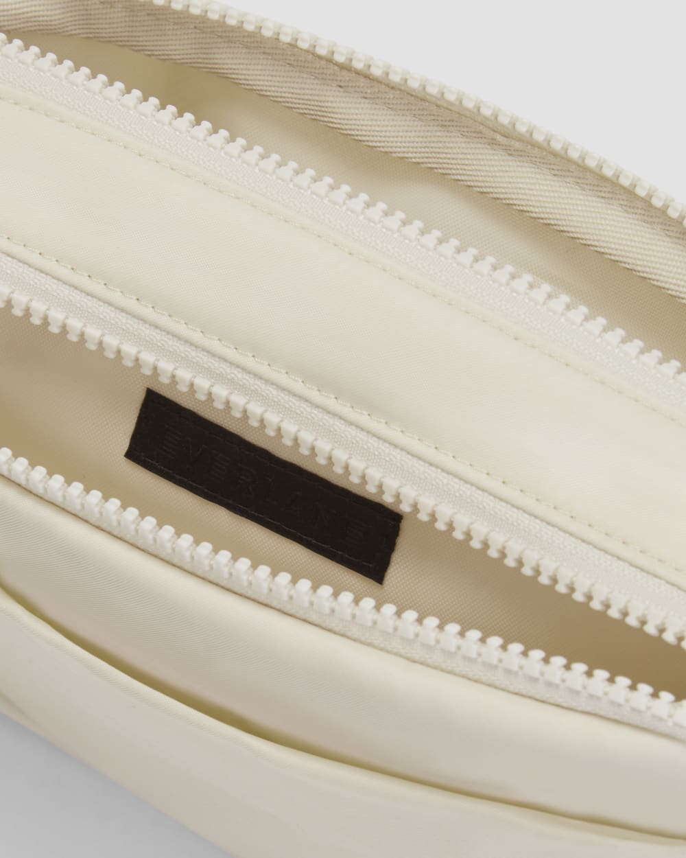 The Recycled Nylon Camera Bag | Parchment-styoma