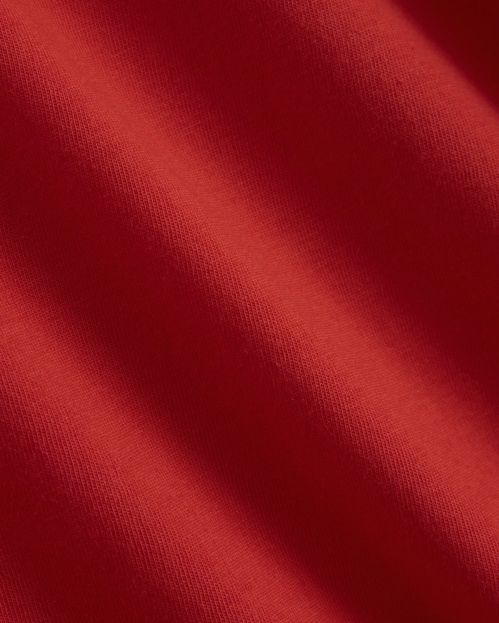 The Slim V-Neck Tee in Essential Cotton | Fiery Red-styoma