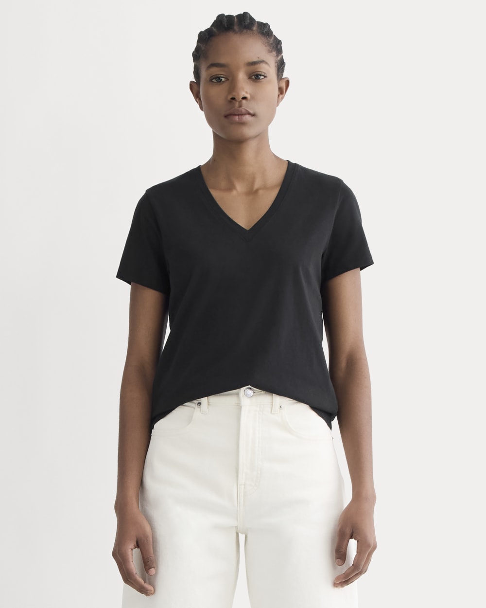 The Slim V-Neck Tee in Essential Cotton | Black-styoma